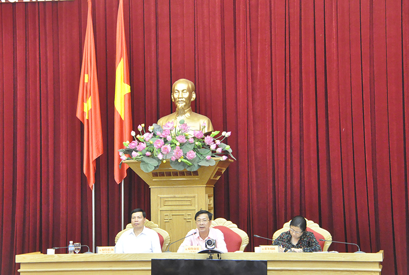 Đồng chí Nguyễn Văn Đọc, Bí thư Tỉnh ủy, Chủ tịch HĐND tỉnh chủ trì cuộc họp.