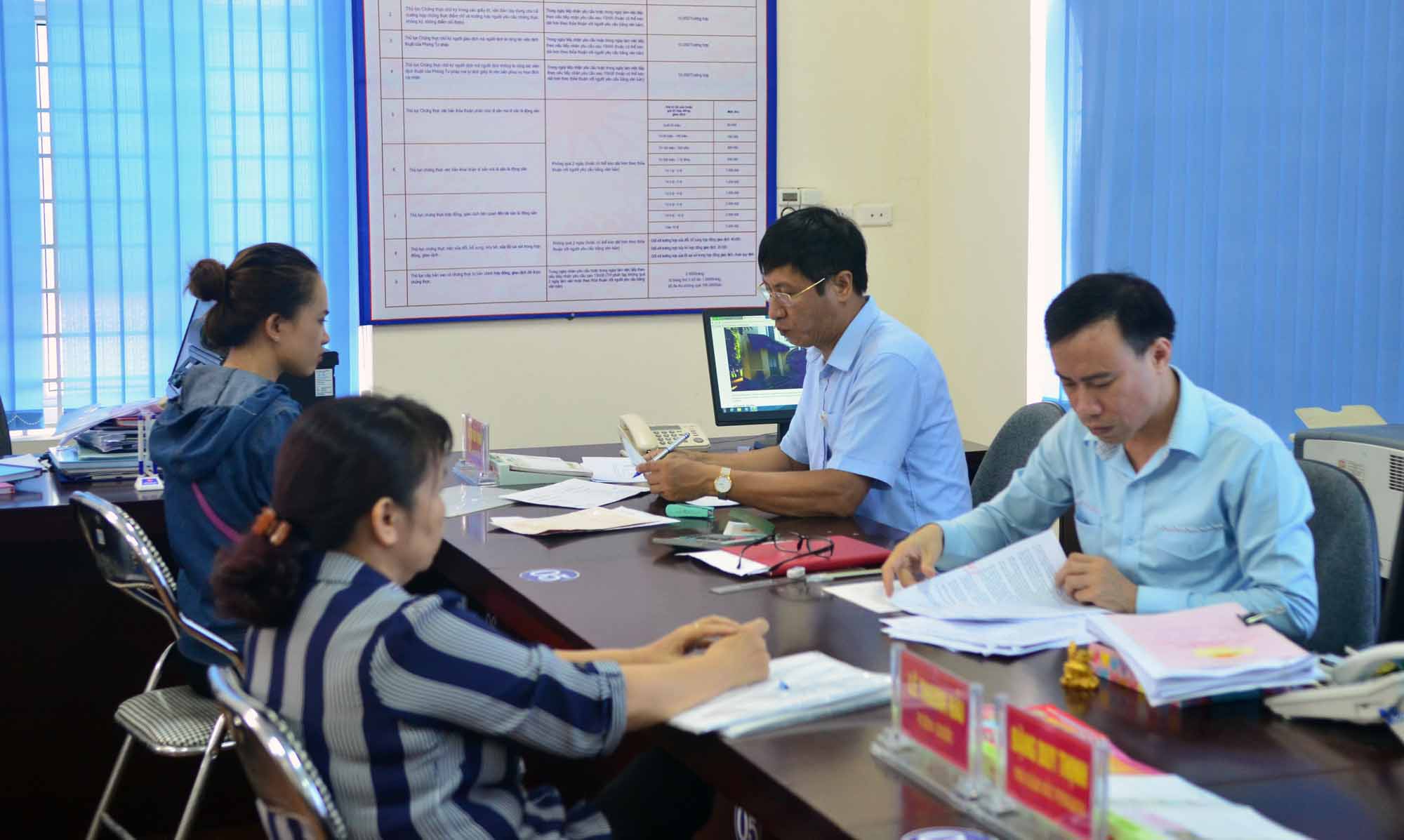 Tỉnh Quảng Ninh là nơi đầu tiên trong cả nước nghiên cứu, đề xuất và được Thủ tướng Chính phủ cho phép triển khai thí điểm thành lập Trung tâm hành chính công, 