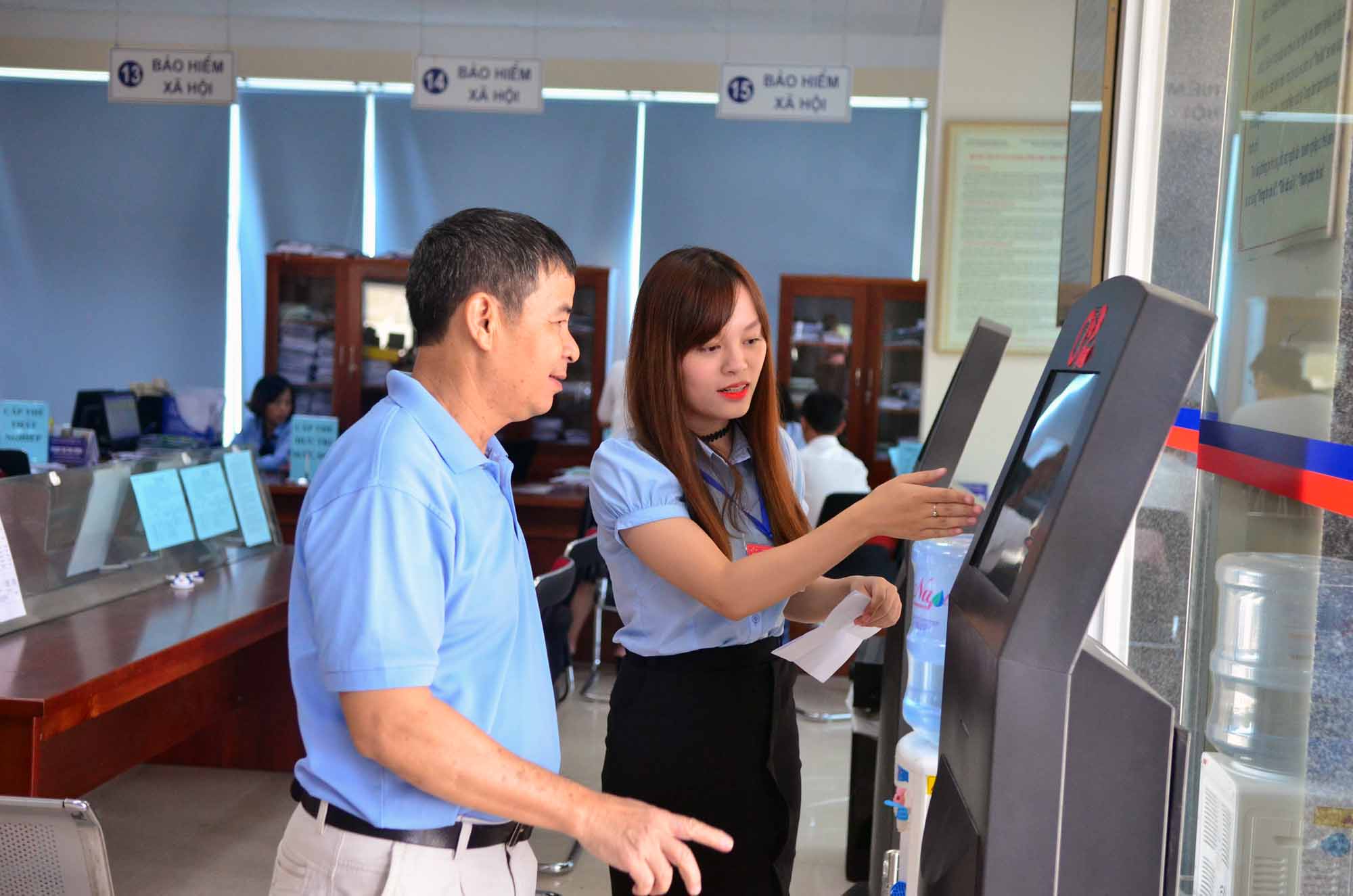 Đội ngũ cán bộ, công chức, viên chức đã đổi mới lề lối, phong cách làm việc, luôn hòa nhã, thân thiện trong giao tiếp với người dân