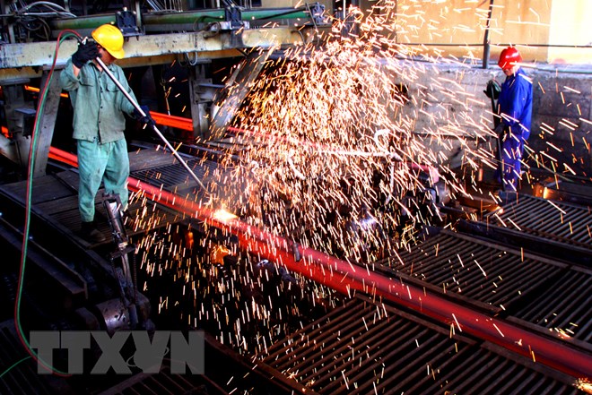 Sản xuất thép ở Công ty Cổ phần Gang thép Thái Nguyên. (Ảnh: Ngọc Hà/TTXVN)