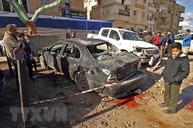 Hiện trường một vụ đánh bom ở Benghazi, Libya. (Nguồn: AFP/TTXVN)