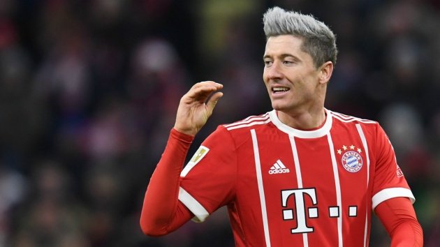  Robert Lewandowski luôn là món hàng hot trên thị trường chuyển nhượng.