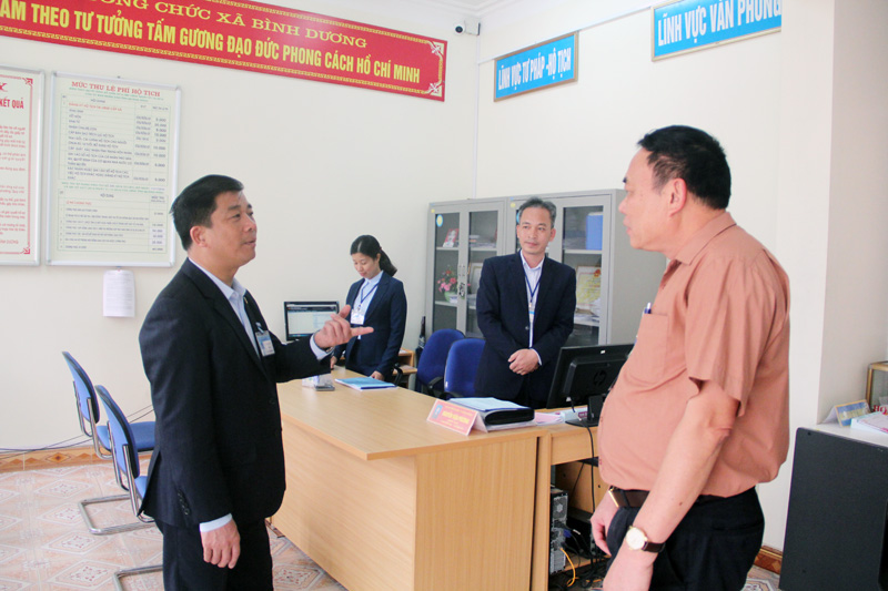 Lãnh đạo TX Đông Triều kiểm tra đột xuất việc thực hiện kỷ cương hành chính của cán bộ, công chức.