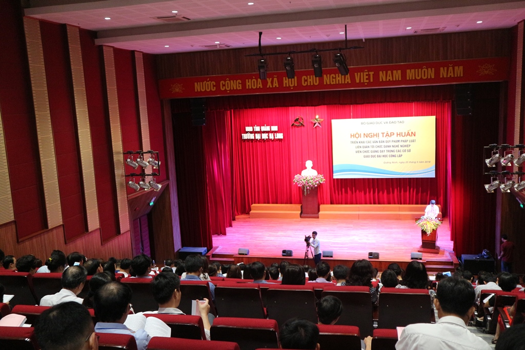 Quang cảnh hội nghị