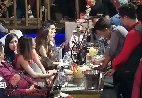 Bên trong tụ điểm ăn chơi DC Club.