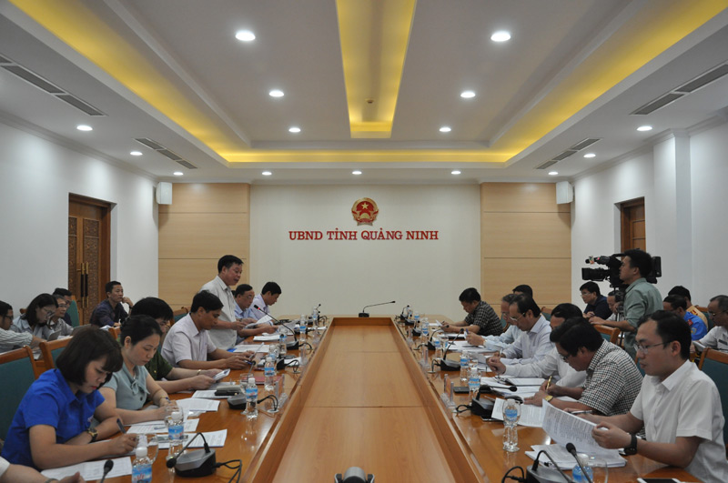 Quang cảnh buổi làm việc 