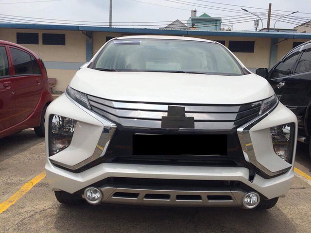 Chiếc Xpander với logo được che kín tiếp tục xuất hiện nhưng rõ nét hơn. Ảnh: Phạm Đỉnh.
