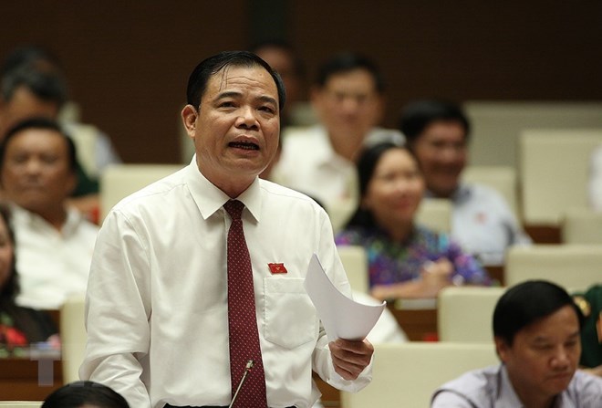 Bộ trưởng Bộ Nông nghiệp và Phát triển nông thôn Nguyễn Xuân Cường phát biểu giải trình làm rõ vấn đề Đại biểu Quốc hội nêu. (Ảnh: Dương Giang/TTXVN)