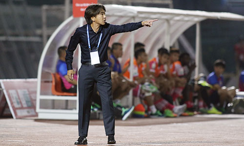 HLV Miura đang gặp khó với mục tiêu lọt vào top 3 ở V-League 2018. Ảnh: Đức Đồng.