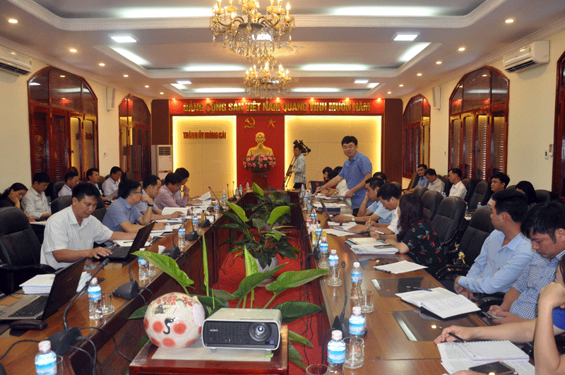 Quang cảnh buổi làm việc.