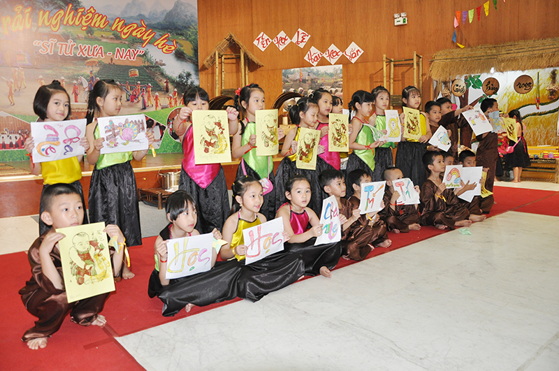 Các em thiếu nhi say mê với các trò chơi và hoạt động trải nghiệm phong phú trong các chương trình trải nghiệm hè và vui Trung thu.