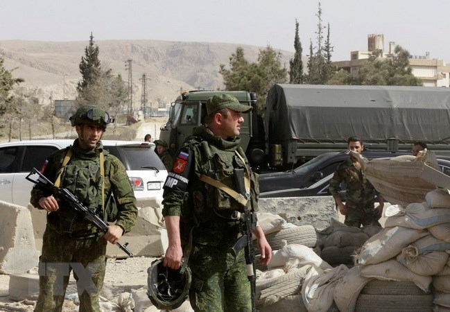 Binh sỹ Nga gác tại Deir Ezzor của Syria ngày 15/9/2017. (Ảnh: AFP/TTXVN)