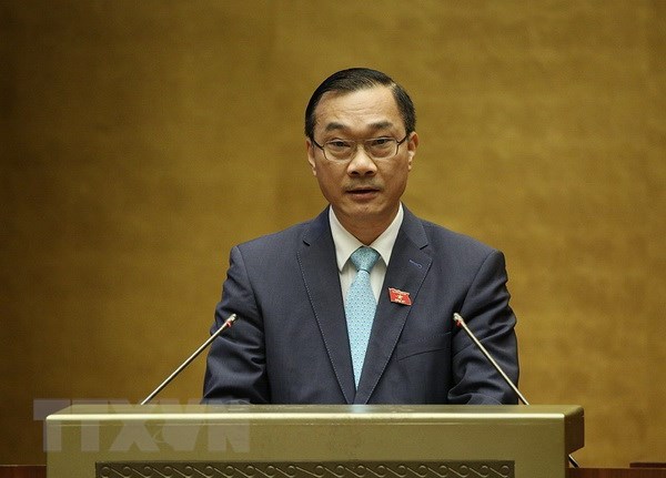 Chủ nhiệm Ủy ban Kinh tế của Quốc hội Vũ Hồng Thanh trình bày Báo cáo của Đoàn giám sát Quốc hội về việc thực hiện chính sách, pháp luật về quản lý, sử dụng vốn, tài sản nhà nước tại doanh nghiệp và cổ phần hóa doanh nghiệp nhà nước giai đoạn 2011-2016. (Ảnh: Dương Giang/TTXVN)