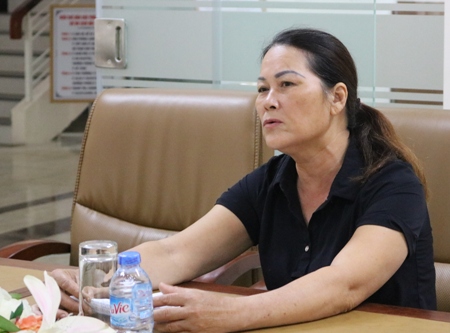 Bà Trương Thị Nhung thừa nhận đã bắt chẹt khách du lịch. Ảnh: Giang Chinh