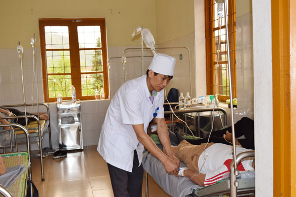 Các bệnh nhận được theo dõi tại Bệnh viện Đa khoa huyện Bắc Hà. Ảnh: baolaocai.vn