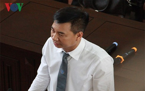 Luật sư Nguyễn Danh Huế tại phiên tòa chiều nay.
