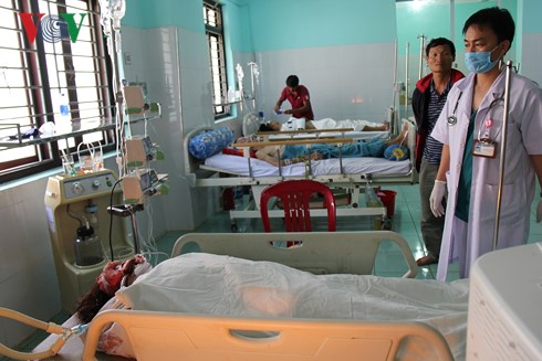Vụ tai nạn khiến 3 người tử vong và 4 người bị thương (Ảnh: Chị Lâm đang được cấp cứu tại Bệnh viện Đa khoa tỉnh Đắk Nông).