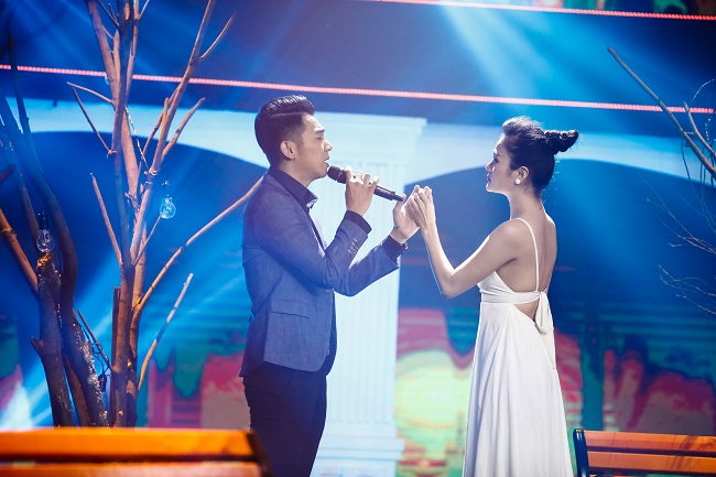 Khi đi con đường so lo, Mai Quốc Việt chọn theo con đường hát nhạc trữ tình, thay vì hát nhạc trẻ.