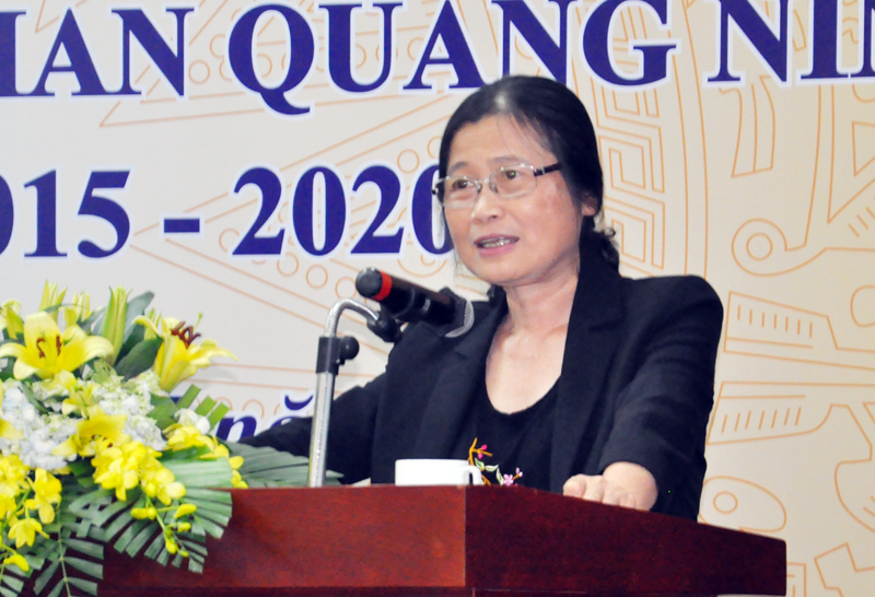 Đồng chí Đỗ Thị Hoàng, Phó Bí thư Thường trực Tỉnh ủy phát biểu chỉ đạo hội nghị. 