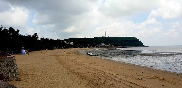 Bãi biển Đồ Sơn vắng khách ngay trong mùa du lịch