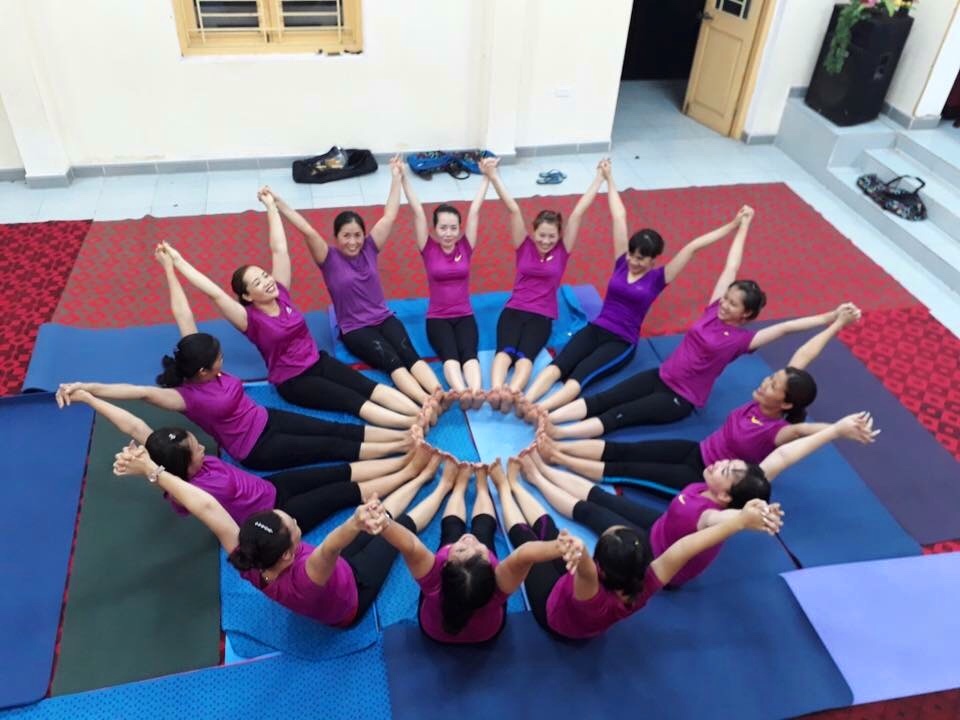Lớp học Yoga tại nhà văn hóa khu 4, phường Yên Giang, TX Quảng Yên