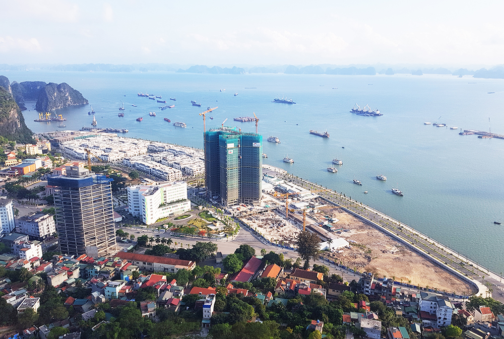 Một góc Hạ Long nhìn từ trên cao.