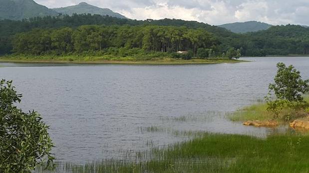 Vẻ đẹp thơ mộng của hồ Yên Trung