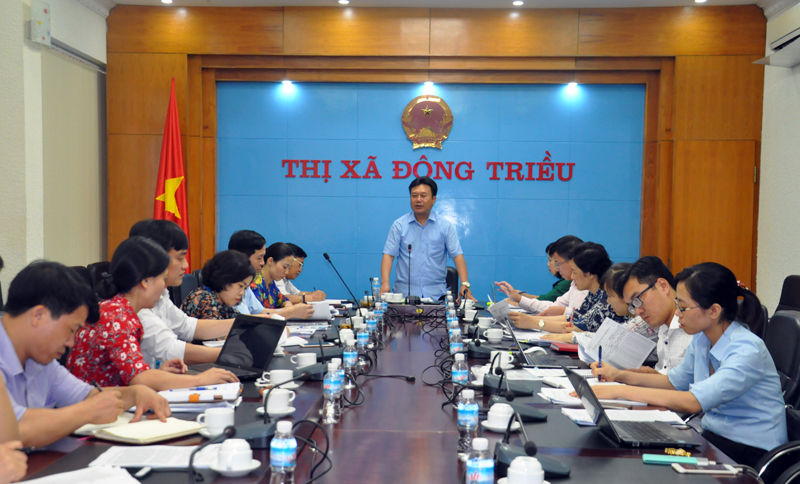 Thường trực HĐND tỉnh giám sát việc thực hiện chế độ chính sách cho CB, CCVC tại TX Đông Triều. 