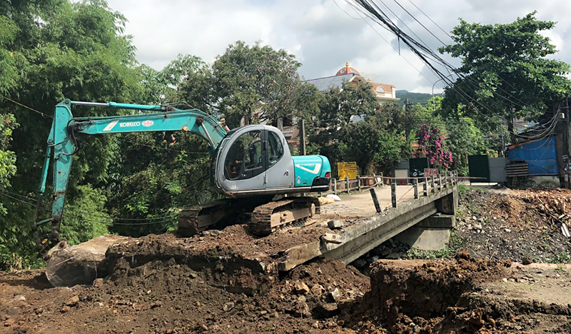 Từ nguồn vốn nân sách, tháng 5 vừa qua, TP Uông Bí đã khởi công xây dựng cầy Hai Thanh phục vụ đi lại của nhân dân 2 phường Trưng Vương và Bắc Sơn
