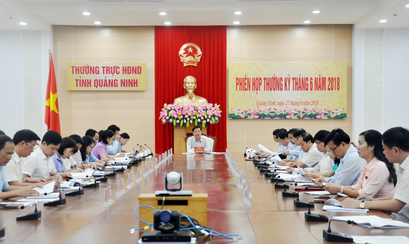 Quang cảnh cuộc họp.