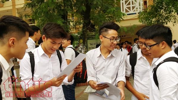 Nhiều thắc mắc của học sinh về bài thi sẽ được giải đáp bằng đáp án chính thức của từng môn thi. Ảnh: L.S