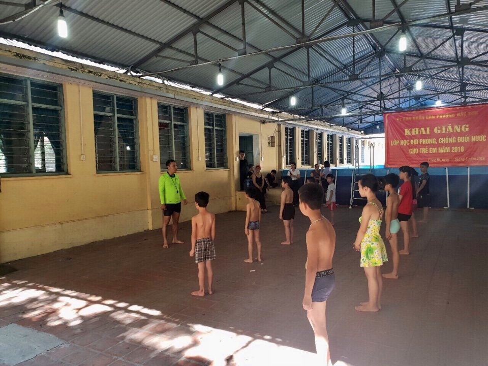 Phường Bắc Sơn, TP Uông Bí tổ chức lớp dạy bơi cho trẻ em có hoàn cảnh khó khăn