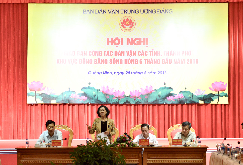Đồng chí Trương Thị Mai, Ủy viên Bộ Chính trị, Bí thư Trung ương Đảng, Trưởng Ban Dân vận Trung ương phát biểu chỉ đạo hội nghị 