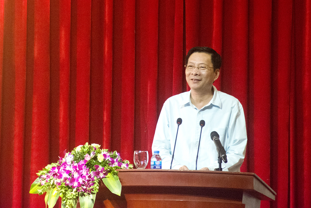 Đồng chí Nguyễn Văn Đọc, Bí thư Tỉnh ủy, Chủ tịch HĐND tỉnh Quảng Ninh phát biểu tại hội nghị 