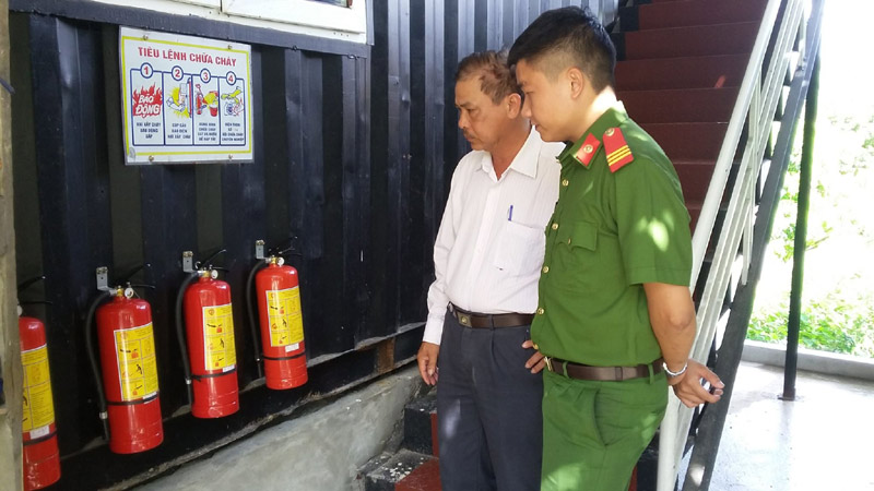 Kiểm tra công tác PCCC tại Công ty TNHH Quang Minh Vân Đồn. 
