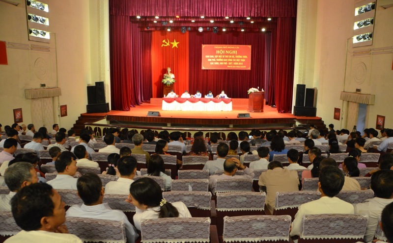 TP Móng Cái tổ chức Hội nghị giao ban giữa lãnh đạo thành phố với đội ngũ Bí thư Chi bộ, Trưởng thôn (khu), Trưởng ban công tác mặt trận thôn khu quý I năm 2018. Ảnh: Thu Hằng (Trung tâm VH-TT TP Móng Cái)