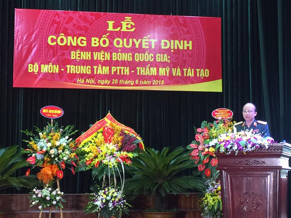 PGS.TS Nguyễn Gia Tiến, Giám đốc Bệnh viện Bỏng Quốc gia phát biểu tại lễ công bố. Ảnh SKĐS