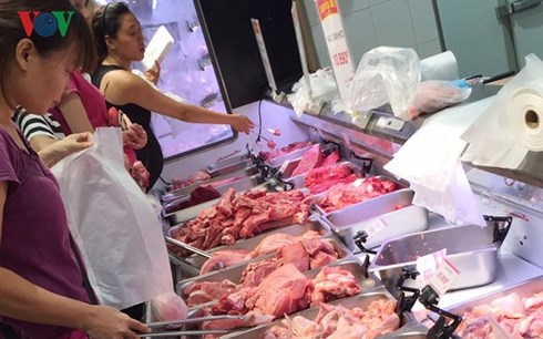 Giá thịt lợn được cho là một trong các yếu tố tác động mạnh tới chỉ số CPI 6 tháng đầu năm nay. (Ảnh minh họa)