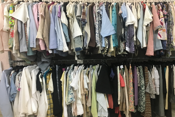 Quần áo "sida" nếu không giặt tẩy kỹ sẽ có nguy cơ gây các bệnh da liễu và bệnh phụ khoa. Ảnh: Cẩm Anh