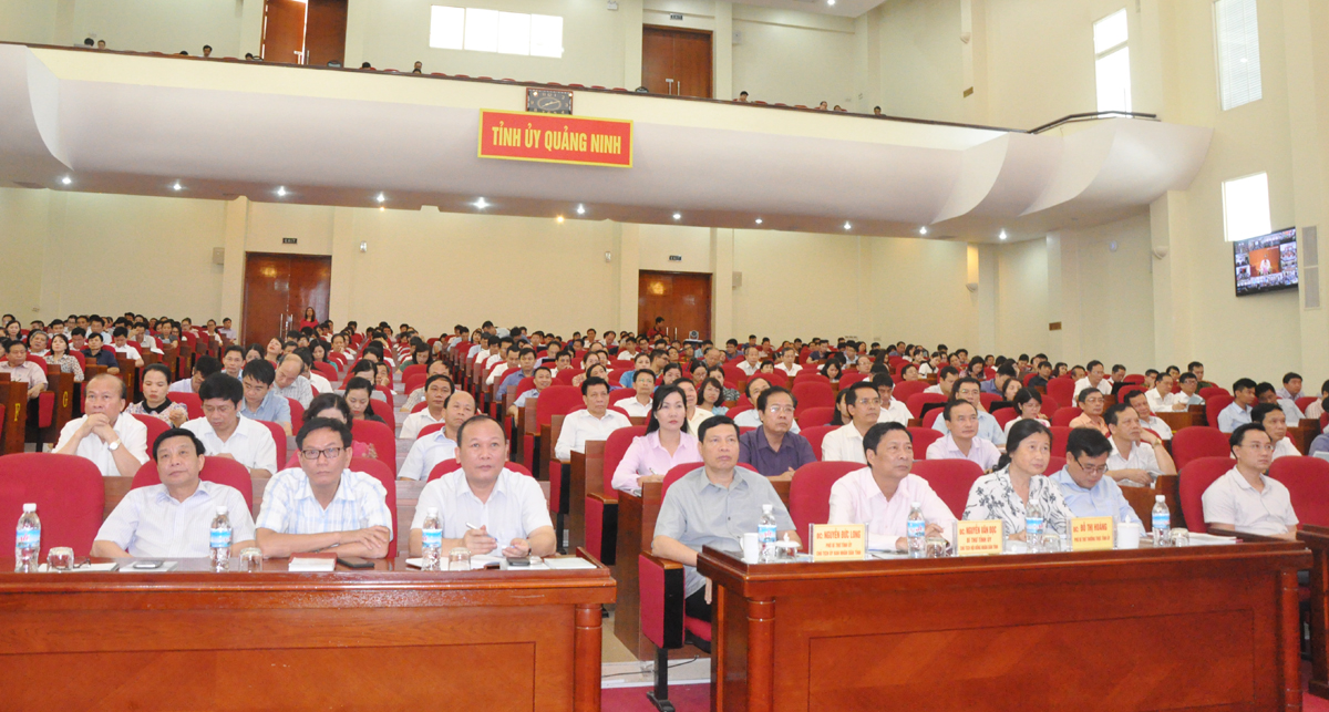 Các đại biểu tham dự tại điểm cầu chính của Quảng Ninh 