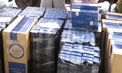 Tang vật thuốc lá do Trạm KM15 phát hiện, thu giữ bàn giao cho Công an TP Móng Cái.