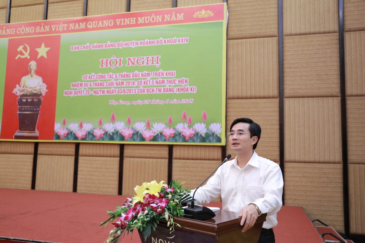 Đồng chí Nguyễn Anh Tú, Bí thư huyện ủy chủ trì hội nghị