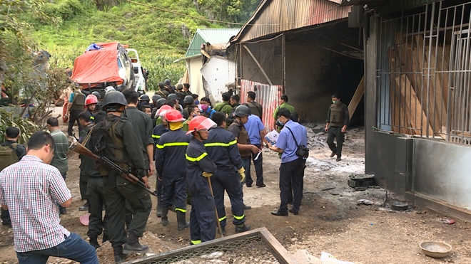 Lực lượng Công an khám nghiệm nhà đối tượng Nguyễn Thanh Tuân
