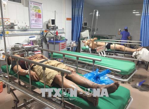 Tài xế và phụ xe bồn chở ga bị tai nạn nghiêm trọng được cấp cứu tại bệnh viện đa khoa 115, thành phố Vinh.