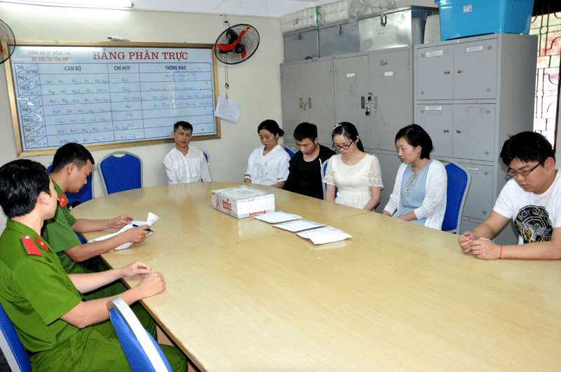 Các đối tượng người Trung Quốc tham gia lừa đảo qua mạng.