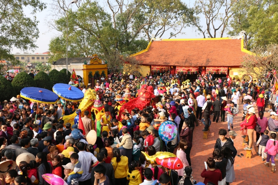 Hằng năm, từ ngày 5 đến 7 tháng Giêng (âm lịch), ngư dân trên đảo Hà Nam mở hội Tiên Công...