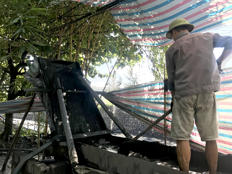 Tranh thủ những ngày nông nhàn, người lao động từ các địa phương khác ra Cẩm Phả kiếm thêm thu nhập.