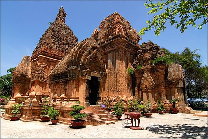 Khu Di tích Chăm Mỹ Sơn là Di sản văn hóa thế giới.