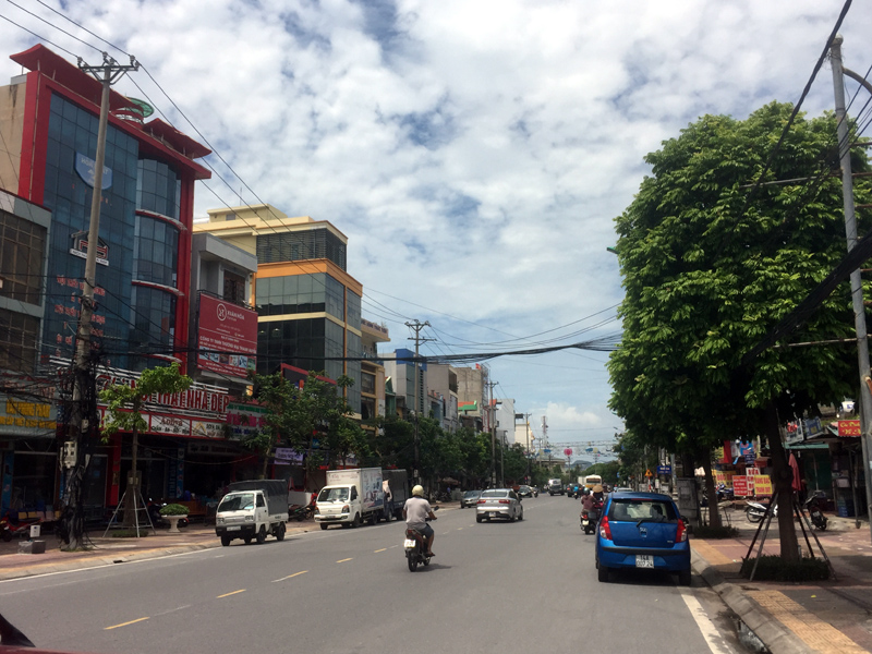 Nhờ sự chung tay, góp sức của tuổi trẻ, môi trường đô thị TP Cẩm Phả ngày càng sáng, xanh, sạch, đẹp. Ảnh: 