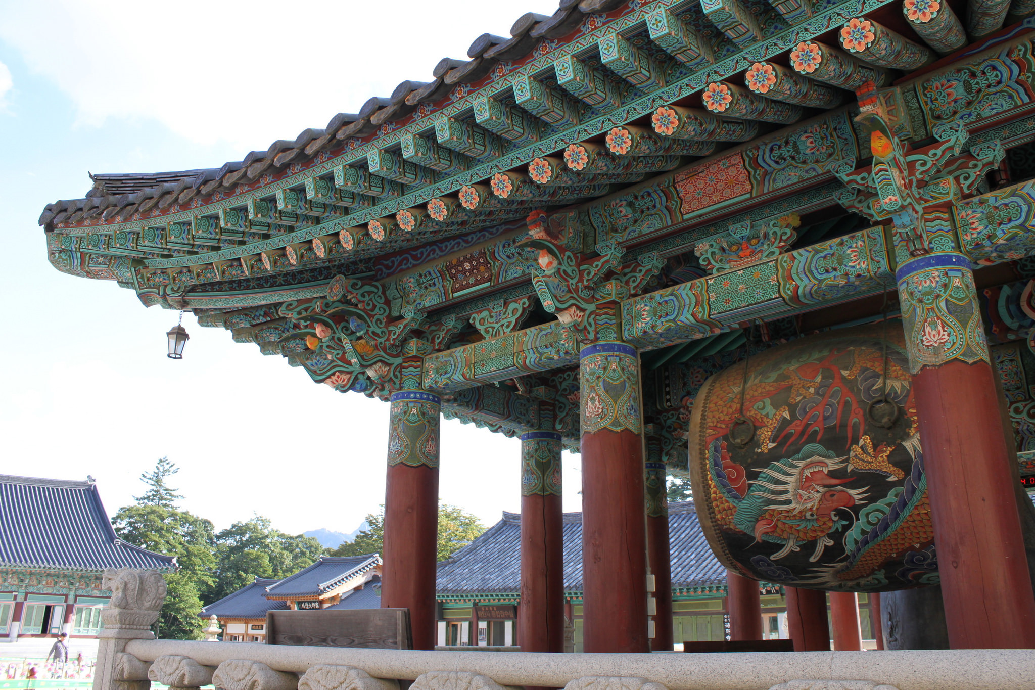 Chùa Haeinsa (Gyeongsan): Ngôi chùa nằm trên núi Gaya, phía nam tỉnh Gyeongsan là một trong những chùa Phật giáo cổ nhất ở Hàn Quốc. Ngôi chùa này nổi bật vì có lưu giữ Tripitaka Koreana, bộ chạm khắc kinh Phật trên 81.258 tấm gỗ có niên đại 620 tuổi. Ngôi chùa được UNESCO công nhận là Di sản thế giới vào năm 1995. Ảnh: K-ro27.